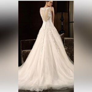 Elegant White Lace Wedding Gown